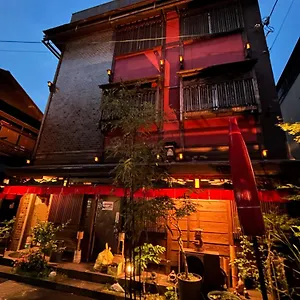 紅達磨 - 兎 アパート 京都市